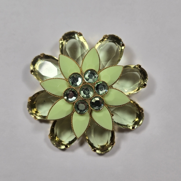 Gold Tone Trim Light Green Floral Glass Crystal Brooch - Picture 2 of 16